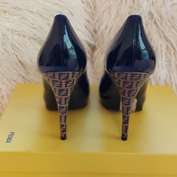 Fendi Spuntata Vernice Pumps - Picture 6 of 8